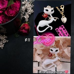 Beautiful White Kitty Necklace